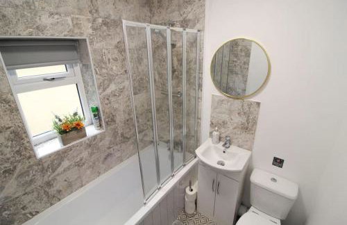 Cosy Modern 3 Bedroom House in Bradford City - Foto 55