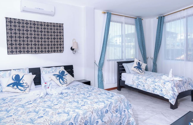 Galapagos and Beyond - Photo 3