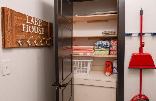 2 Houses on the Lake! Sleeps 28, Private Dock - Foto 23