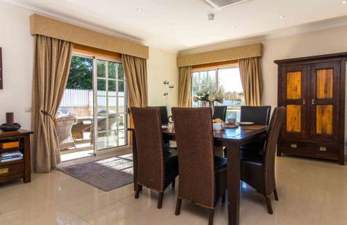 Luxury Villa with Private Pool, Gym & Leisure Room by Gale Beach LM25 - Foto 24