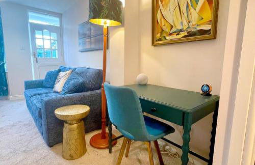 Stylish cottage in vibrant riverside village - Foto 3