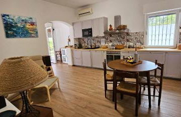 Seaside Villa with Hot Tub, 5mins walk from the sea - Foto 3