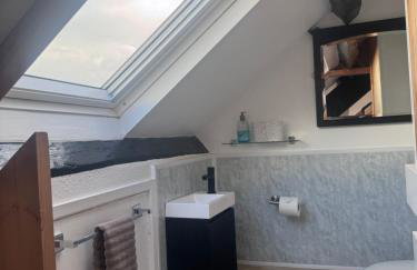 Cosy Seaside Cottage - Photo 10