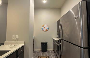 Your Downtown Oasis, Pool Gym in Building Steps from Dining and Top Sights - Foto 13