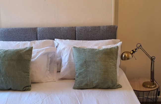 Spacious House in Stoke - Photo 5