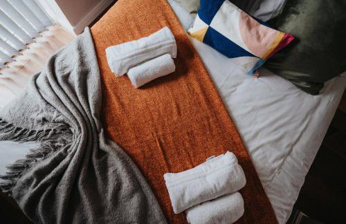 Cozy Waterfront Apartment - Free Parking & Wi-Fi - Photo 53