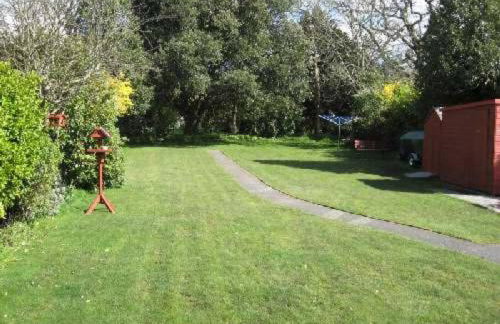 AVON BEACH RETREAT by BOURNECOAST- A Lovely Bungalow by the Sea with a Garden and Parking - HB2087 - Foto 2