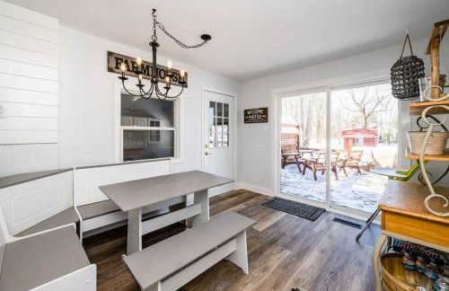 Elm St Retreat - 3 Min walk to Downtown Three Oaks - Foto 10