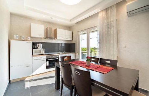 Four-Bedroom Holiday Home In Islam Latinski - Photo 32