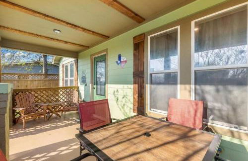 Stockyards 5 mins!-New!-Sleeps 8. Cowboy Bungalow - Foto 7