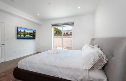 Stunning 3-BR Residence with Free Parking & Patio - Foto 11