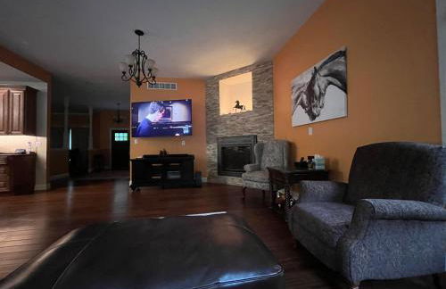 9 Bedroom Saratoga Retreat, In-Ground Heated Pool, HotTub, Firepit, Gourmet Kitchen, Private Office - Foto 39