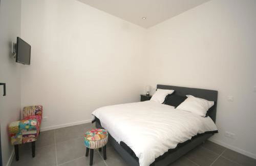 State of the Art Fixtures Villa in Vidauban with Pool - Photo 57