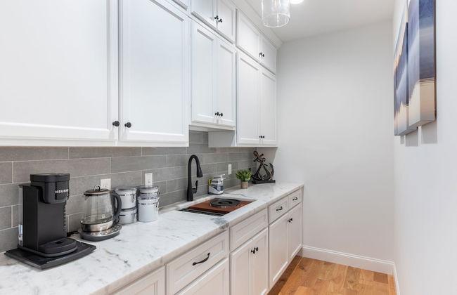 Luxuriously Lakeside by Avantstay Lakefront Retreat w Game Room - Foto 17