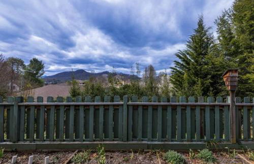 The Nuthatch Cabin - Asheville Tiny Home near the Smokie Mountains! - Foto 3