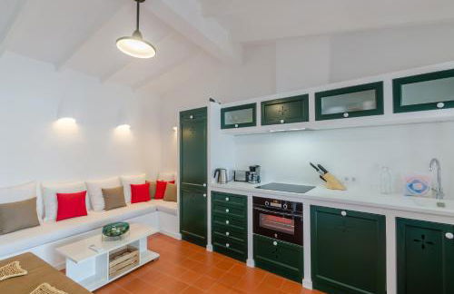 La maison dans la calanque 1 mn à pied de la plage d'ALCAUFAR - Foto 8