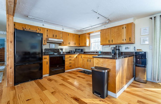 Ski Hike Lodge 5BR w Fire Pit Cozy Spaces - Foto 41