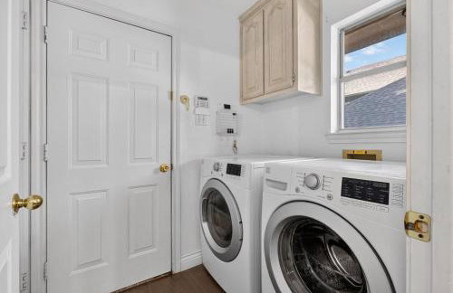 DFW Family Fun Retreat Game Room Pool Table Air Hockey Arcade Work Space Grill BBQ Firepit - Foto 46