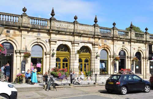 The Buxton Retreat A Luxurious 3-Storey Townhouse with Four Poster Bed and Double Jacuzzi Bath" - Photo 34