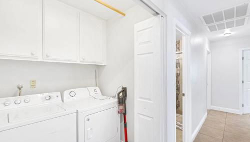 Vacation Home in Vegas w Pool 2 mile to Strip - Foto 4