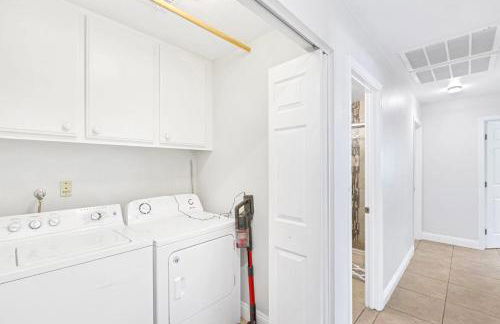 Vacation Home in Vegas w Pool 2 mile to Strip - Foto 4