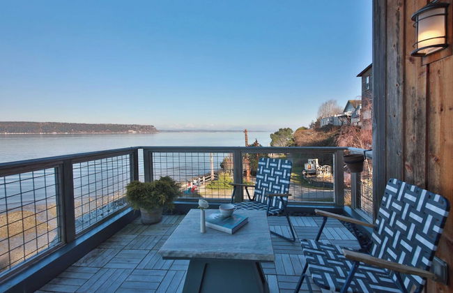 Langley Waterfront Condo by Avantstay A+ Views - Photo 3