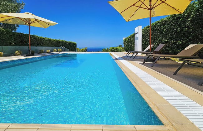Luxurious 4-bedroom Villa With Private Pool in Kassandra, Halkidiki - Photo 24