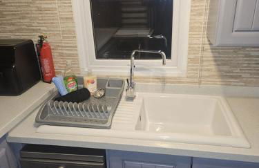 Cosy caravan in Billing Aquadrome - Photo 13