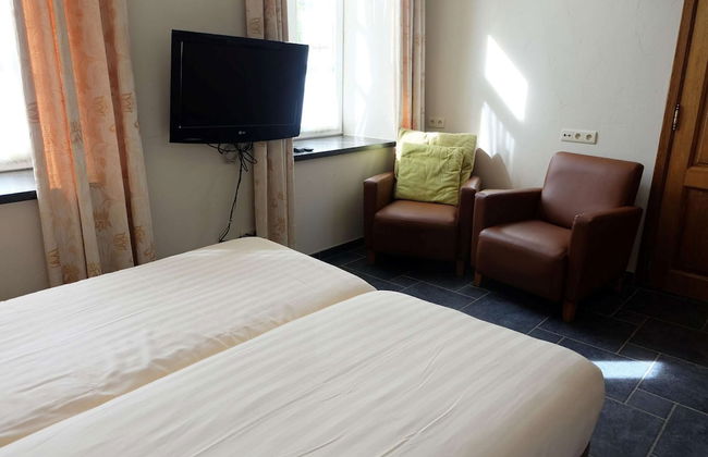 Cozy Studio in a 16th Century Castle - Photo 7