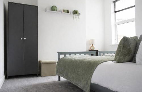 N&M Lodge Dunstable lodge with Free Parking - Photo 2