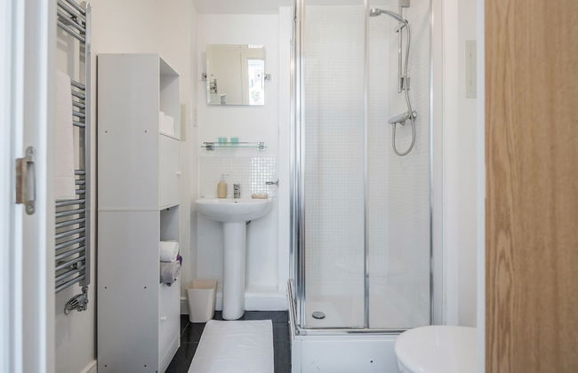 Beautiful 3-bed Apartment in Romford - Photo 17