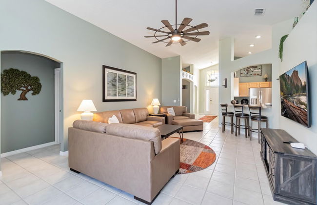 Amazing Vacation Home With Private Pool at Highland Reserve! - Photo 15