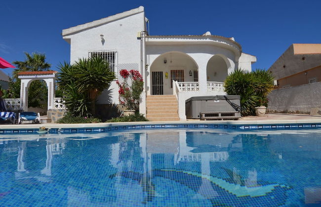 Modern Villa in Rojales with Hot Tub & Private Pool - Foto 33