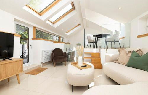 Argyl - The Foundry, A Bright One Bedroom House with Balcony - Photo 1