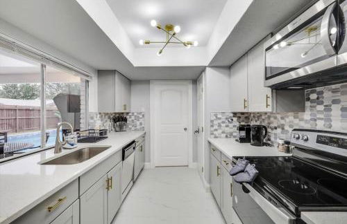 Luxurious 5BR 2BA Holiday Home with Pool, Grill, Sauna & Game Room - Foto 26