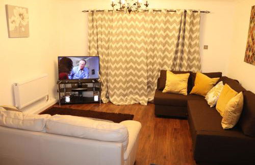 Dove's Place in historic Rochester with Parking - Photo 2