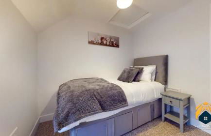 4 Bed Apartment- With Cosy Pub - Food/Drink 10%off - Photo 13