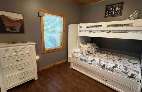 Nantahala Nook, cabin w/hot tub,game room, & wifi - Foto 46