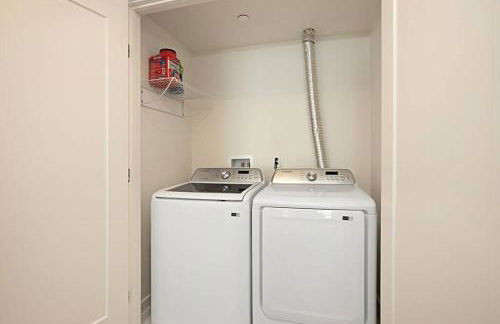 Luxury NEW Residence with Private Rooftop, Downtown in minutes - Foto 17