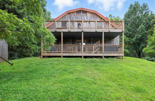 Secluded Mountain Retreat with Stunning Views home - Photo 1