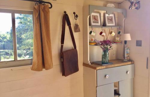 Outstandingly Situated Cosy Shepherds Hut - Foto 3