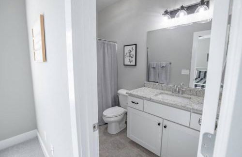 The Retreat Modern 2bed 2.5bath - Photo 9