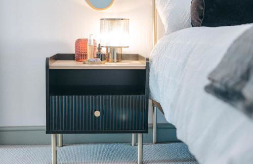 Quaint Georgian house with Parking & Huge Garden 10 mins walk from town - Photo 13