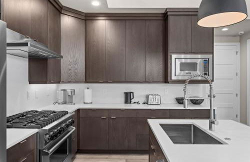 New East Deer Valley, 1 min, 994 New luxury 5br Twin House, Hot Tub, Lake view, Park City 10 min - Photo 12