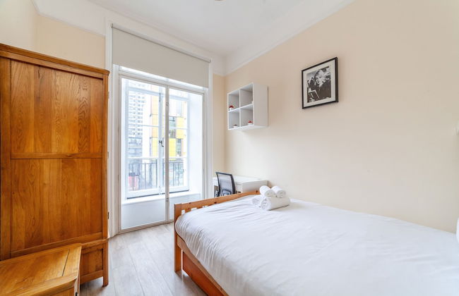 Spacious 3-bed flat by popular Waterloo - Photo 11