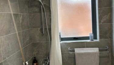 Large 2 bedroom 2 bathroom x6 person city center apartment with free underground parking - Foto 4