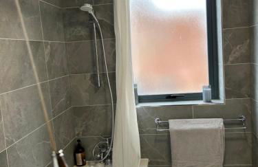 Large 2 bedroom 2 bathroom x6 person city center apartment with free underground parking - Foto 4