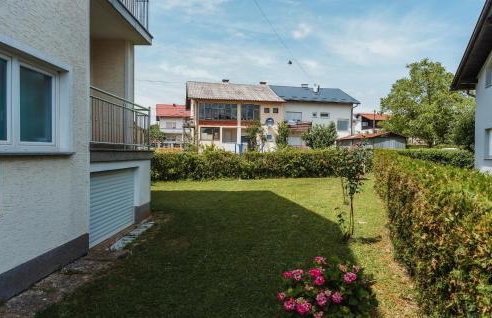 Beautiful Home In Dugo Selo With Wifi - Foto 18