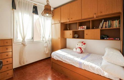 4 Bedroom Lovely Apartment In Cunit - Foto 14