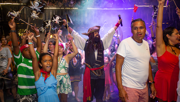 Spectacle de pirates sur le Galion du capitaine crochet - Photo 2
